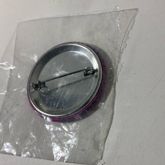 Kingdom Hearts Pin - Picture 3 of 4